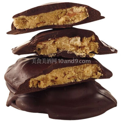 【黑巧克力】H.S. Chocolate Co.，黑巧克力包裹着花生奶油酱和脆饼干，就做成了这些像饼干的糖果。口味缤纷，种类多多，点击查看购买地址吧——&gt;http://www.10and9.com/a/9/1999-1.html