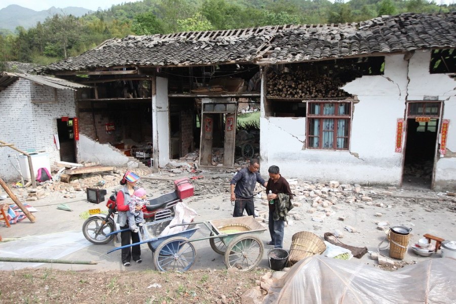 4月20日，四川雅安地震重灾区芦山县龙门乡震后图片。张晓理/CFP