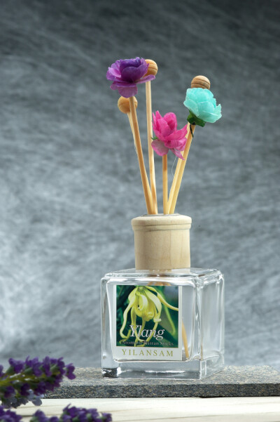 清新的味道充满空间，淡淡的、纯纯的。YILANSAM