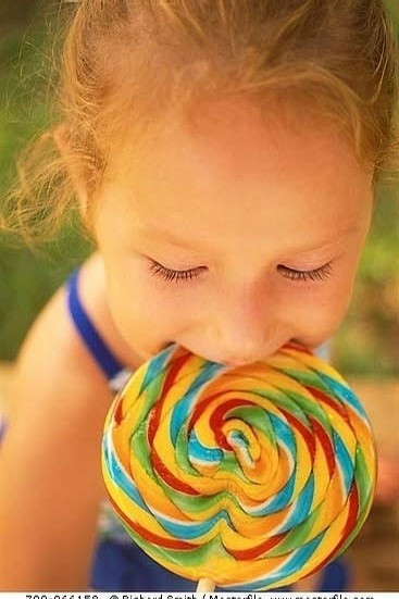 用阳光乐观的心态去面对生活和工作，它们一样也会回报给你阳光。