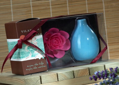 送上一份礼品，藏住一份真情 YILANSAM