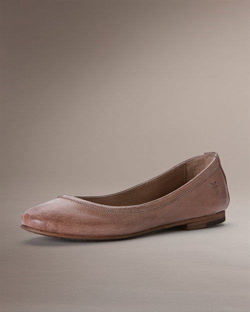 Carson ballet flat is soft and flexible, something you'll want to wear 24/7. A shoe with the comfort of a slipper, but that looks great out and about. Choose from a rainbow of hot colors in antiqued premium leather.