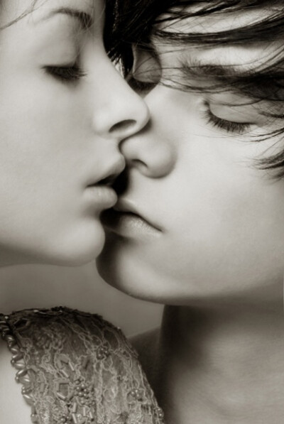 散场的拥抱，混乱的心跳