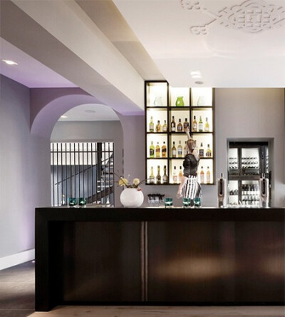 【海外优秀设计作品：豪华监狱】 前荷兰监狱被改造成一个现代化的豪华酒店，人们可以参观酒店，并且也可以在这所监狱里付费过夜。