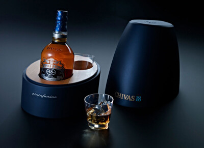 世界著名苏格兰威士忌品牌 Chivas（芝华士）携手意大利顶级设计公司 Pininfarina（宾尼法利纳）推出芝华士18年·宾尼法利纳限量版新装。