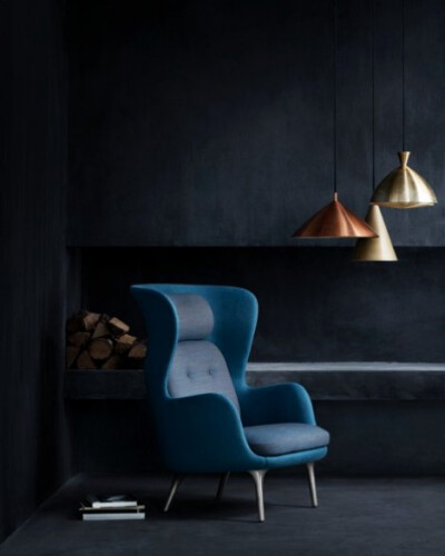 这个优雅的椅子叫RO，由设计师HAYON创作，最近在米兰家具展中展示。（分享自万椅网：http://www.w-yi.com/note/12143/m/4921）