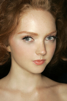 LILY COLE 英国娃娃脸