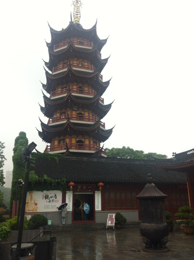 烟雨蒙蒙，鸡鸣寺