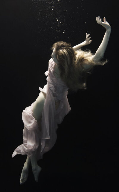 水下。英国水下摄影师 Zena Holloway