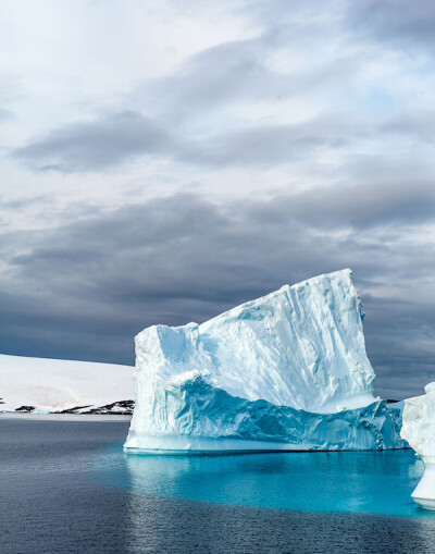 《Iceberg Beauty》（冰山之美），摄影师Nancy Dowling作品..