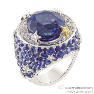 梵克雅宝（Van Cleef & Arpels）珠宝系列Palais de la chanceSous ma bonne étoile戒指刻画了一片星光璀璨的蔚蓝天幕，并采用了一颗18.88克拉、产自斯里兰卡的珍稀蓝宝石来呈现无限苍穹的感觉。蓝宝石周围镶嵌着以钻…