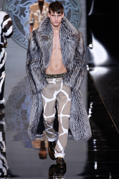 Versace Fall Winter 2013-14 Men's Show