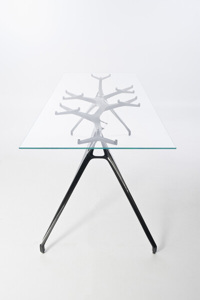 Ramus M1 table by Il Hoon Roh 05 Ramus M1 table by Il Hoon Roh