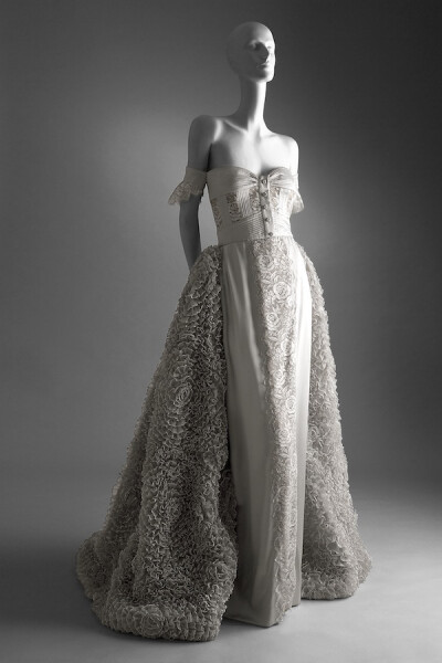 1995 Spring Summer HC Romantic evening gown silver grey silk Valentino Garavani Virtual Museum