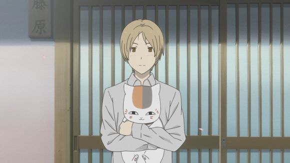 初遇时。 夏目：「老师，对你来讲什麼是宝物？」 斑:「当然是友人帐。」 一个月后。 斑：「其实除了友人帐，酒和团子还有烤章鱼烧都是宝物。」 十年后。 斑：「好吧，拥有友人帐的夏目也是宝物。」 一百年后。 红蜂：「我一直想问，友人帐最后到底去哪了?」 斑：「谁知道，现在对我来说，只有这张旧相片是宝物了吧....」