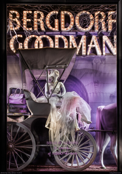 2012纽约Bergdorf Goodman 最新橱窗设计展示；设计主题为庆祝Bergdorf Goodman 111周年店庆。 设计灵感来源Bergdorf Goodman的文化历史；