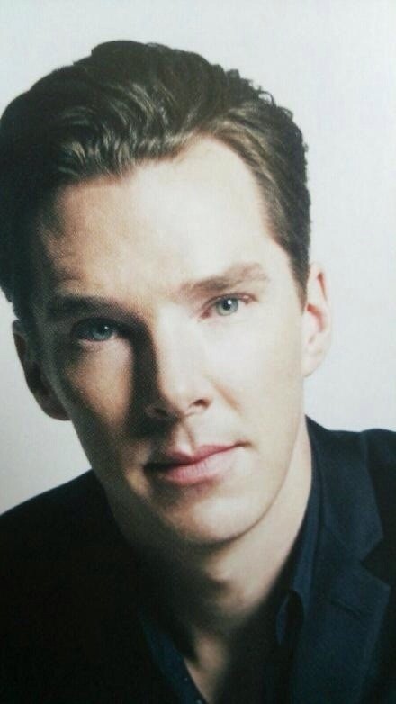 他的名字是#Benedict Cumberbatch# 。叫他二缺也好，马脸也好，本尼也好。但请别叫他卷福。他并不只有这一个角色。