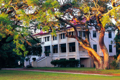 Greyfield Inn 坎伯兰岛，乔治亚州，Greyfield Inn, Cumberland Island, Georgia 电话：+1 904 261 6408