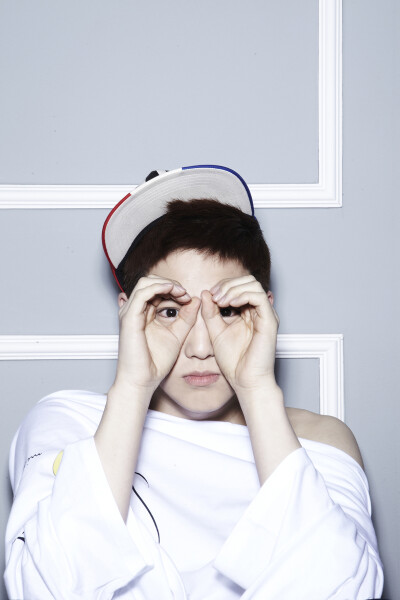 http://cloud01.smtown.com/upload/starhome/layout/exo-k/ver02/EXO_TEASER_09_SUHO.jpg