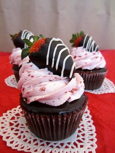 Ghirardelli Chocolate and Strawberries Cupcakes