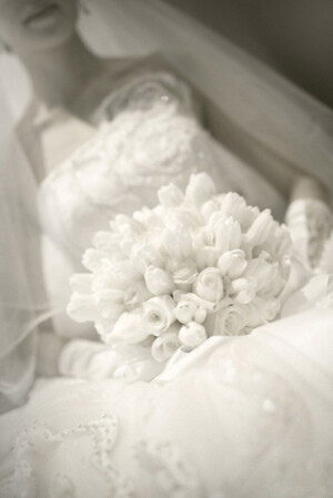 寻找下一个新娘的手捧花，婚礼上怎么能少了它~