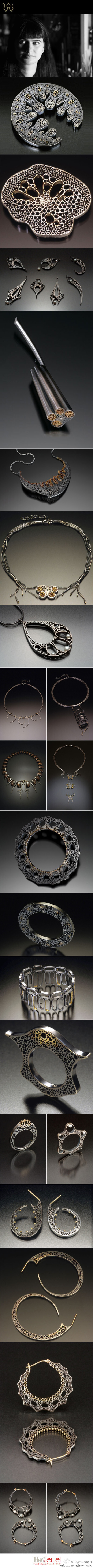 Vina Rust来自美国西雅图，对事物内部空间的好奇使她将创作焦点集中于本质探索，并通过切片形式展现其内在结构。除植物图鉴外，英国画家Arthur Rackham和Aubrey Beardsley，法国的Lalique珠宝，东南亚、澳洲的民族饰品都为Vina带来灵感，对自然的观察和对美丽与威胁并存的欣赏造就了她的独特创作。