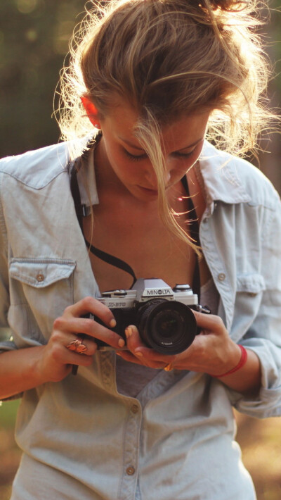 Girl Photographers iPhone 5 Wallpaper