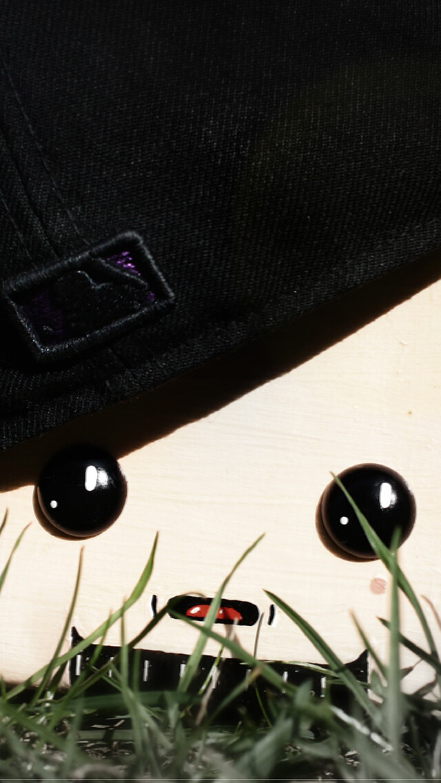 Oki the Cap Holder iPhone 5 Wallpaper