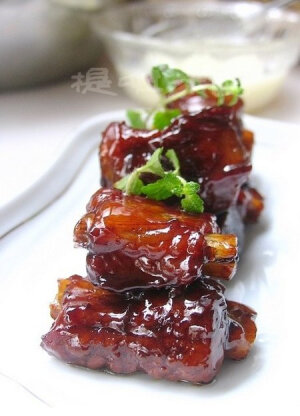 可乐排骨 材料 精排   花椒   生姜   香叶   可乐   大葱   八角   干辣椒   作法 <br />http://www.ecook.cn/ecook/viewContent.shtml?id=79014