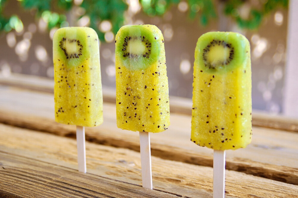 Kiwi Pineapple Popsicles - The Slow Roasted Italian (Dessert Fruit Animal products Pineapples Kiwis Honey)