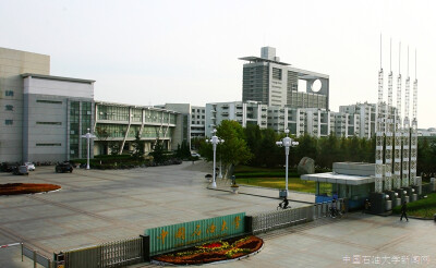 青岛校区北门广场