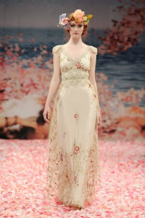 浪漫的田园风格 如诗如画的美妙婚纱之旅 Claire Pettibone2013春夏季婚纱