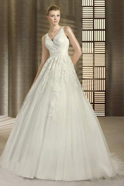 PRONOVIAS旗下品牌White One212婚纱 承袭贵族血统高贵优雅