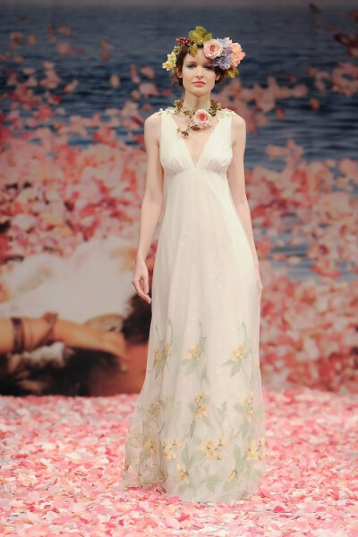 浪漫的田园风格 如诗如画的美妙婚纱之旅 Claire Pettibone2013春夏季婚纱