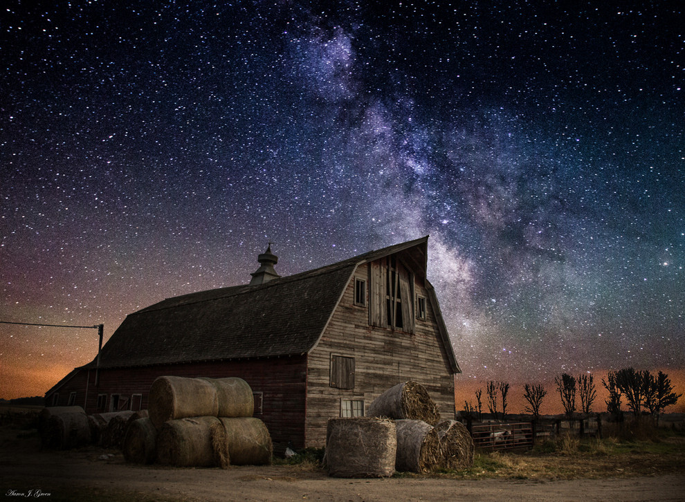 星辰下的谷仓 作者 Aaron J. Groen