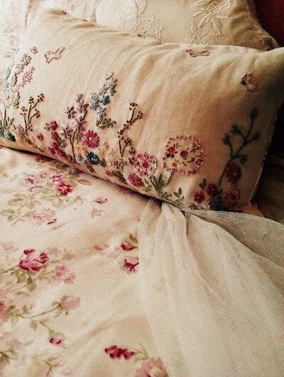 刺绣枕头，好美啊