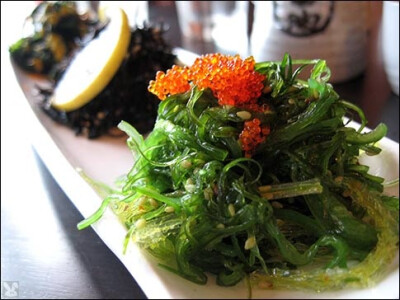 Seaweed salad: 3／4 ou. dried wakame seaweed, 3 ta.sp rice vinegar, 3 ta.sp soy sauce, 1 ta.sp sesame oil, 1 te.sp sugar, red pepper flakes, 1 te.sp finely grated ginger, 1/2 te.sp minced garlic, 2 sc…