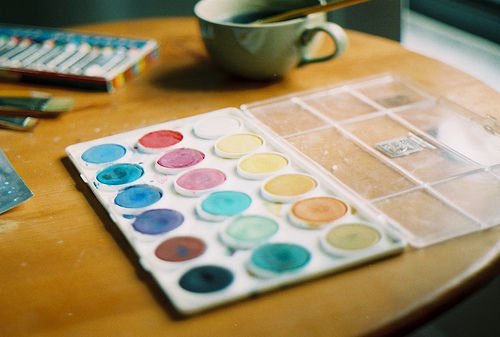 少年的天空有五颜六色的光怪陆离