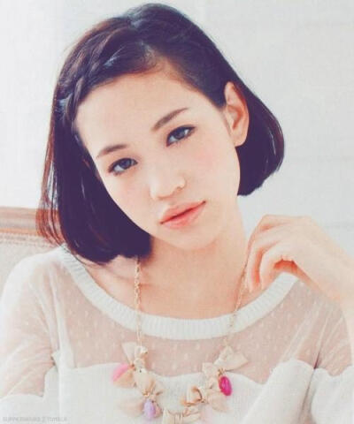 水原希子，水原希子（kiko，1990年10月15日-），日本模特。日本香奈儿的形象大使。