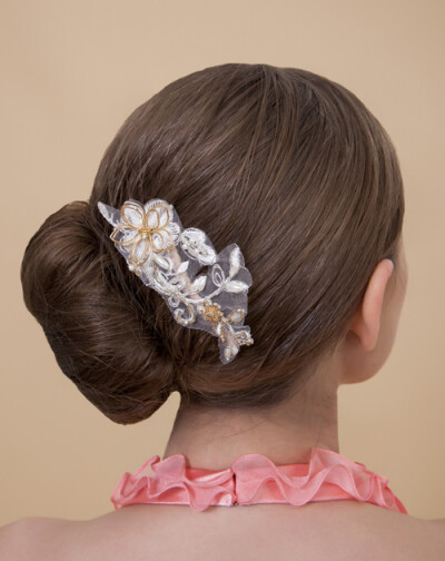 图片由蕾丝印婚品提供 新娘头饰 复古蕾丝钉珠发插
