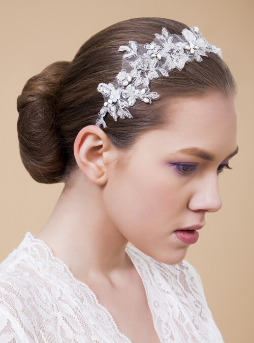 图片由蕾丝印婚品提供 新娘头饰 复古蕾丝水钻钉珠发箍