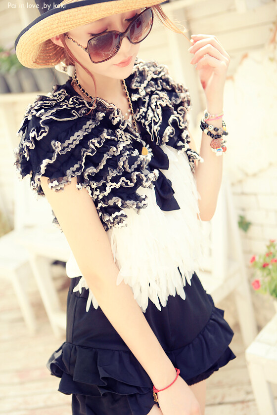 披肩 - http://item.taobao.com/item.htm?spm=a1z10.1.w3-18223940796.2.HIiufO&amp;id=19390819736&amp;scene=taobao_shop 羽毛内搭 - http://item.taobao.com/item.htm?spm=a1z10.1.w3-18419362769.2.M3IAsV&amp;id=9703224579&amp;scene=taobao_shop 花边短裤 - http://item.taobao.com/item.htm?spm=a1z10.1.w3-18223940796.3.M3IAsV&amp;id=17580650406&amp;scene=taobao_shop