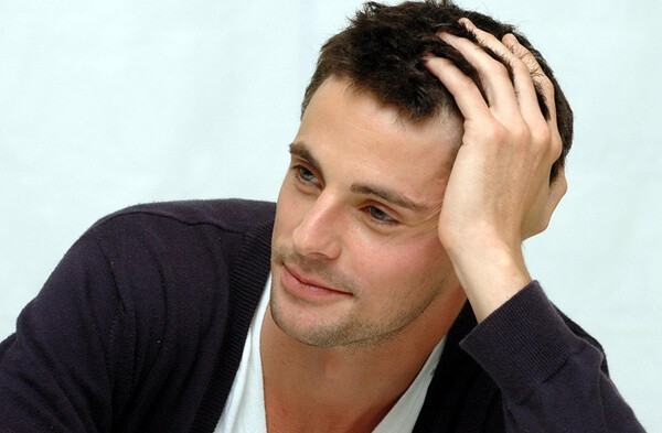 马修·古迪 Matthew Goode 星座: 白羊座 出生日期: 1978-04-03 出生地: 英国,英格兰,德文郡,埃克塞特 更多外文名: Matthew William Goode(本名) / Goody(昵称) 更多中文名: 馬修·古迪(台) / 馬修·古德(港)《单身男子》