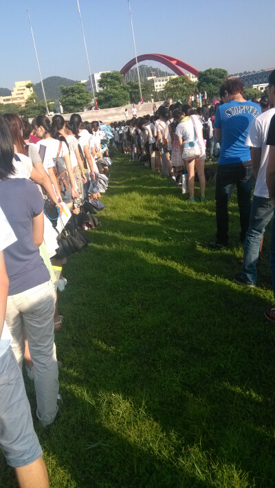 20130618升旗排队，队形s行