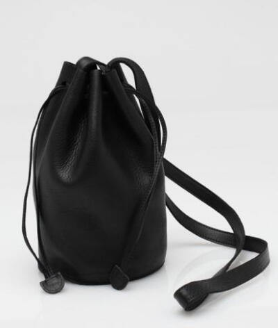 DRAWSTRING PURSE IN BLACK