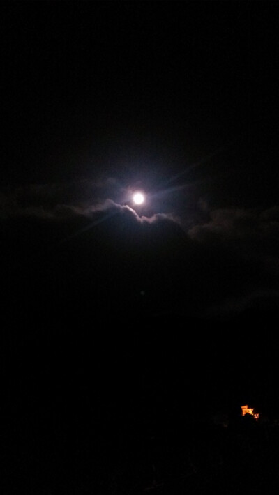 超级大月亮？？？也不大嘛，又是毕业季，很多人开始进入人生又一阶段了