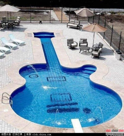 吉他泳池