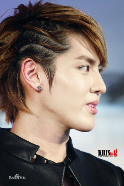 都说了侧脸也很帅啦！