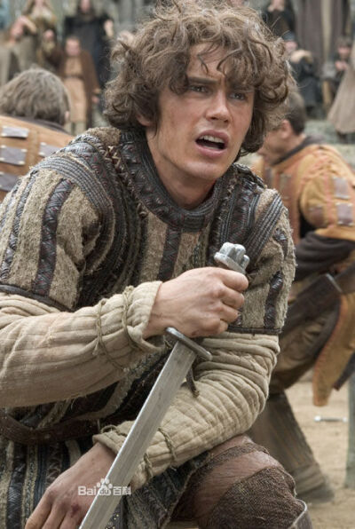 看这部剧有一半的原因是冲着这位先生来的，还有一半就是我的中世纪情结。