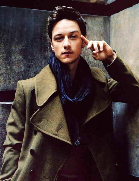 詹姆斯·麦卡沃伊 James McAvoy 金牛座 出生日期: 1979-04-21 出生地: 英国,苏格兰,格拉斯哥 职业: 演员 更多外文名: James Andrew McAvoy (本名) 更多中文名: 詹姆斯·麦克沃 / 詹姆斯·麦克沃伊 / 詹姆斯·迈卡沃伊 / 詹姆斯·安德鲁·麦卡沃伊(本名) 家庭成员: 安-玛丽·达夫(妻) / 乔依·麦卡沃伊(妹) 《成为简·奥斯汀 Becoming Jane》里帅呆了~《兄弟连 Band of Brothers》里出厂没多久就领便当的小角色